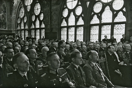 Zuschauer in der Alten Aula anlässlich der Behring-Feiern der Universität Marburg 1940, undatiert