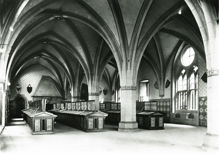 Der Fürstensaal des Marburger Schlosses während der Nutzung als Staatsarchiv, um 1890?