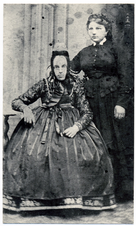 Zwei Schwestern aus Fronhausen, 1869
