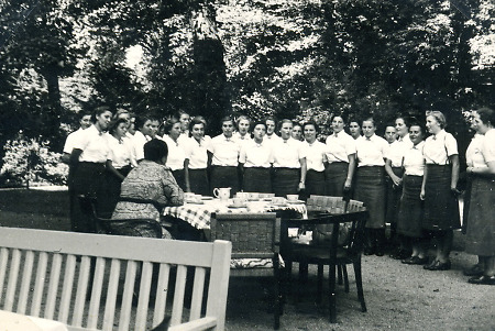 Frauen des Reichsarbeitsdienstes bei Gauleiter Sprenger, 1939