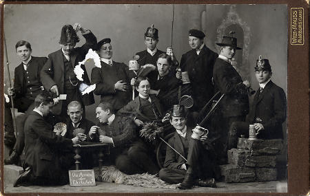 Marburger Studenten bei einem Spaßfoto, um 1907/08