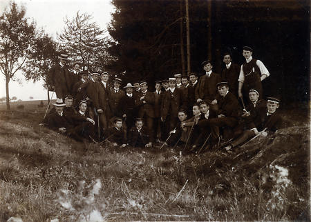 Marburger Studenten bei einem Ausflug in die Umgebung, um 1910