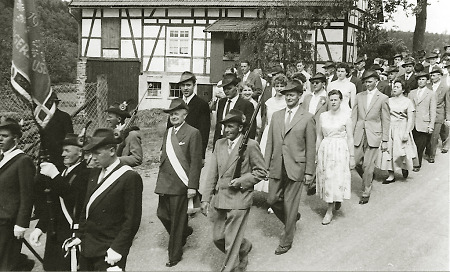 Festzug anlässlich des Schützenfestes in Rengershausen, 1956