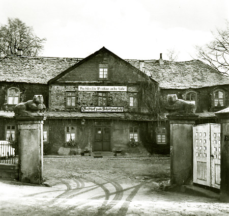 Der Gasthof zum Schützenpfuhl in Marburg vor dem Abriss 1970, undatiert