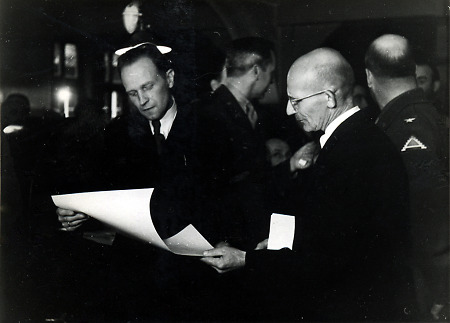 Verleihung der Zeitungslizenz an den Marburger Verleger Hermann 1945, 15. September 1945