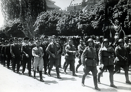 Vorbeimarsch der Langemarck-Kämpfer vor General von Watter in Marburg, 11.-12. Mai 1935