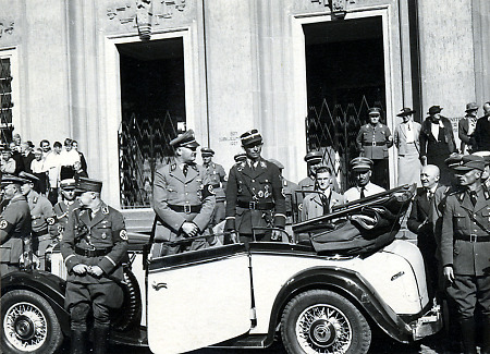 Warten auf Göring in der Biegenstraße in Marburg, 8. Juni 1933