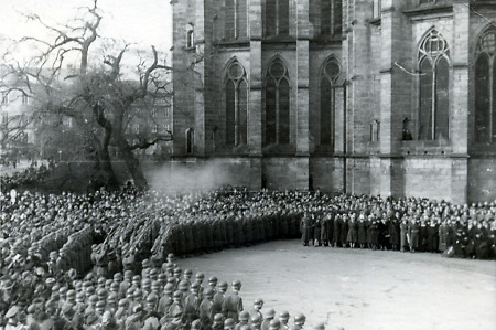 Gedenkfeier für die Bombenopfer in Marburg, März 1944