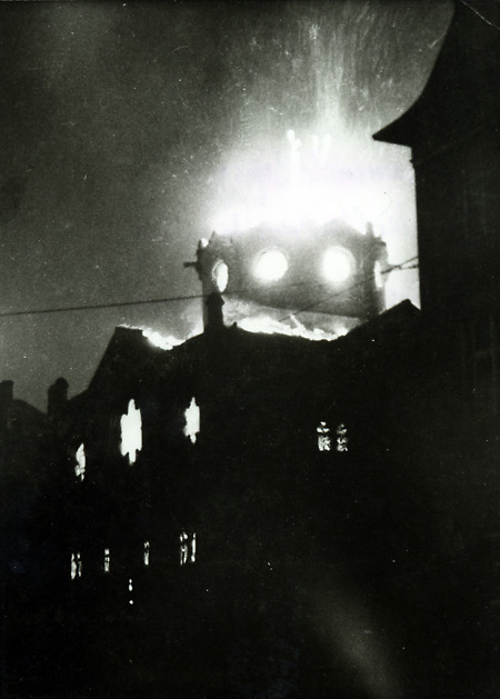Die brennende Marburger Synagoge in der Pogromnacht, 10. November 1938