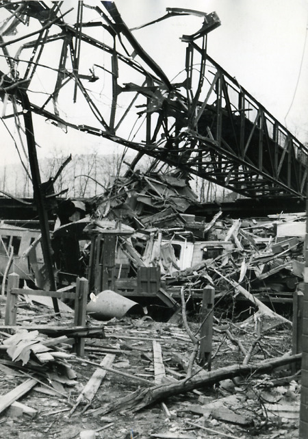 Zerstörte Brücke in Marburg, Februar 1945