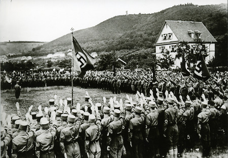 SA-Aufmarsch im Afföller von Marburg, um 1939