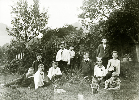 Geburtstag eines Jungen in „Klees Berggarten“ in Marburg, um 1906