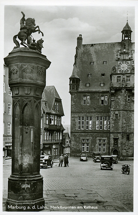 Der Marktbrunnen beim Marburger Rathaus, 1930er Jahre