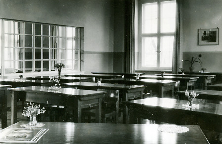 Klassenraum in der neuen Schule in Amönau, 1952