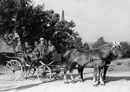 SA-Männer auf einer Kutsche, um 1933-1945