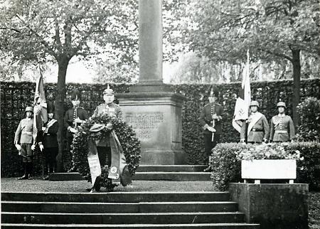 Kranzniederlegung am Denkmal der Marburger Jäger, 1933-1938