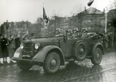 Militärparade in Marburg, um 1933-1940