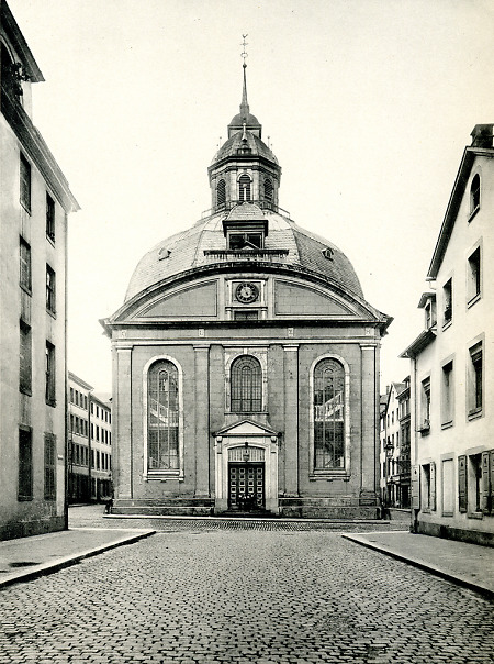 Die Oberneustädter Kirche in Kassel, Ansicht von der Georgenstraße, undatiert