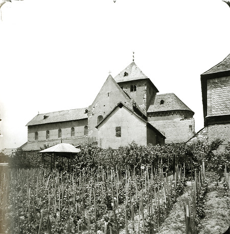 Die Basilika St. Aegidius in Mittelheim im Rheingau, um 1900
