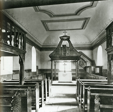 Das Innere der Kirchen in Bringhausen, um 1905