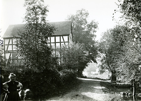Detailansicht Fachwerkhaus am Ortsrand von Fronhausen, um 1890