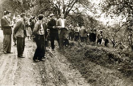 Versteigerung der Apfelbäume in Nanzenbach „Am Beul“, 1958