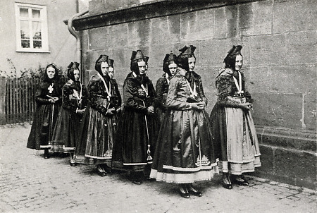 Junge Frauen in Mardorf, 1936