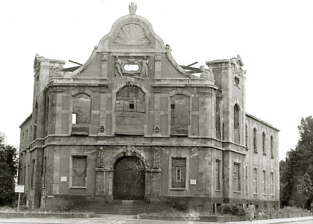 Das Gebäude der Universitätsbibliothek Gießen nach der Zerstörung, 1945
