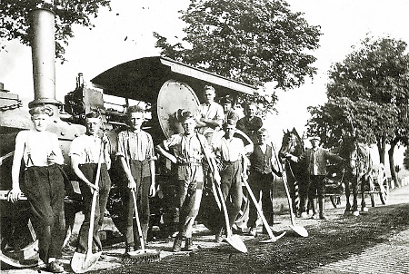 Männer beim Straßenbau in Uckersdorf, um 1930