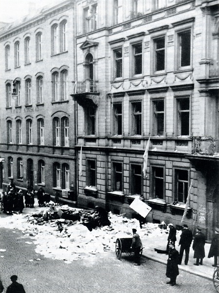 Zerstörungen am jüdischen Gemeindehaus in Kassel nach der Pogromnacht, 1938
