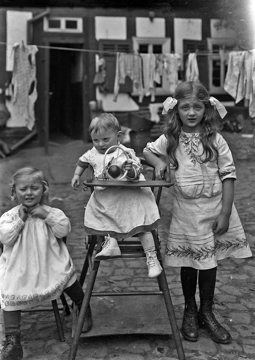 Drei Frankenberger Kinder, um 1910