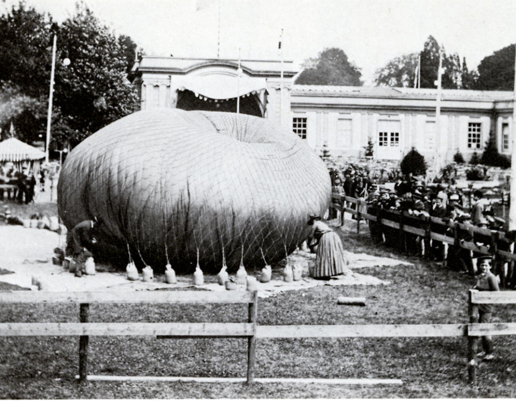 Vorbereitungen für einen Ballon-Flug in Kassel, August 1889