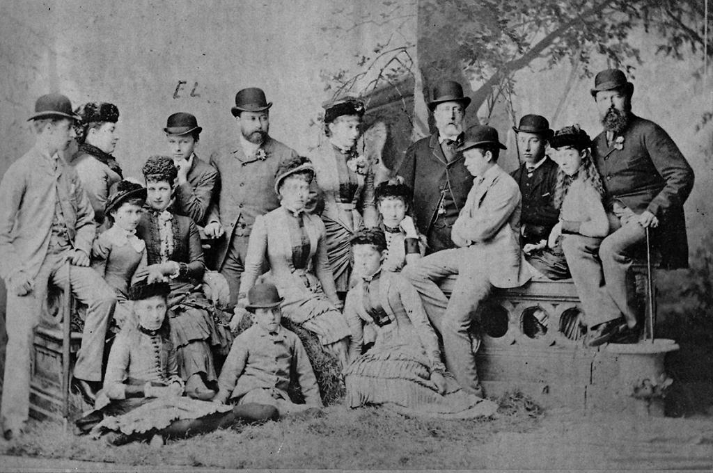 Die Großherzoglich-hessische Verwandtschaft bei einem Treffen, September 1882