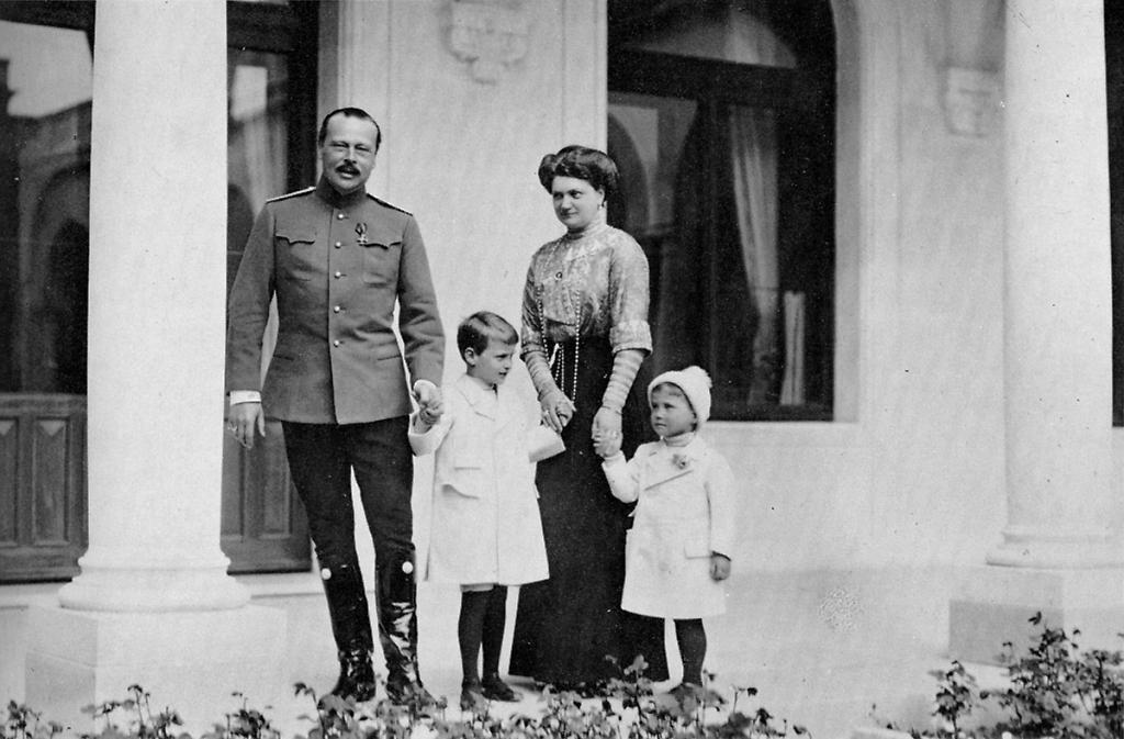 Großherzog Ernst Ludwig mit Familie in Zarskoje Selo, April/Mai 1912