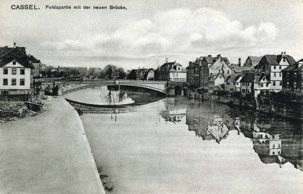 Ansichtskarte der Fulda in Kassel mit der neuen Brücke, um 1900