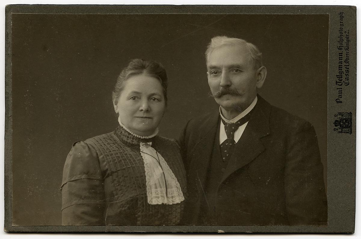 Älteres Ehepaar (aus Frankenberg ?), um 1910
