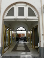 Louisenstraße 105, Einfahrt (2014)