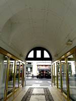 Louisenstraße 105, Einfahrt (2014)