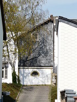 Remise, Giebelseite von der Schönen Aussicht gesehen mit klassizistischem Bogenfenster (2014)
