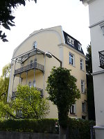 Ferdinandstraße 11, Ansicht von Nordosten auf Gebäudeseite und Rückfront (2014)