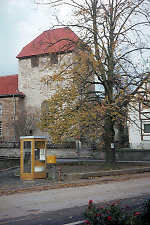 Der Gerichtsplatz in Rittmannshausen mit alter Linde, 1981 Vorschaubild