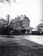 Haupteingang der ehemaligen SS-Kaserne, o. J. Vorschaubild