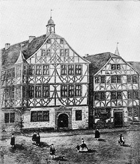 Ansicht des Rathauses und des Hauses am Markt 9 in Grünberg nach einer alten Zeichnung, 1885