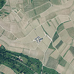 Die Lage von Staatsweingut auf dem Acker im Orthofoto