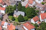 Luftaufnahme des Ortskerns von Launsbach, 2010