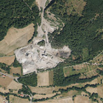 Die Lage von Schotterwerk (Basaltsteinbruch) im Orthofoto