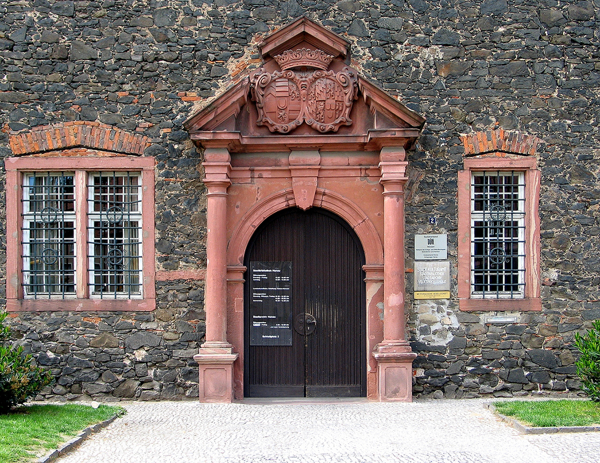 Barockportal des ehemaligen Regierungsgebäudes in Hanau, Schlossplatz 2