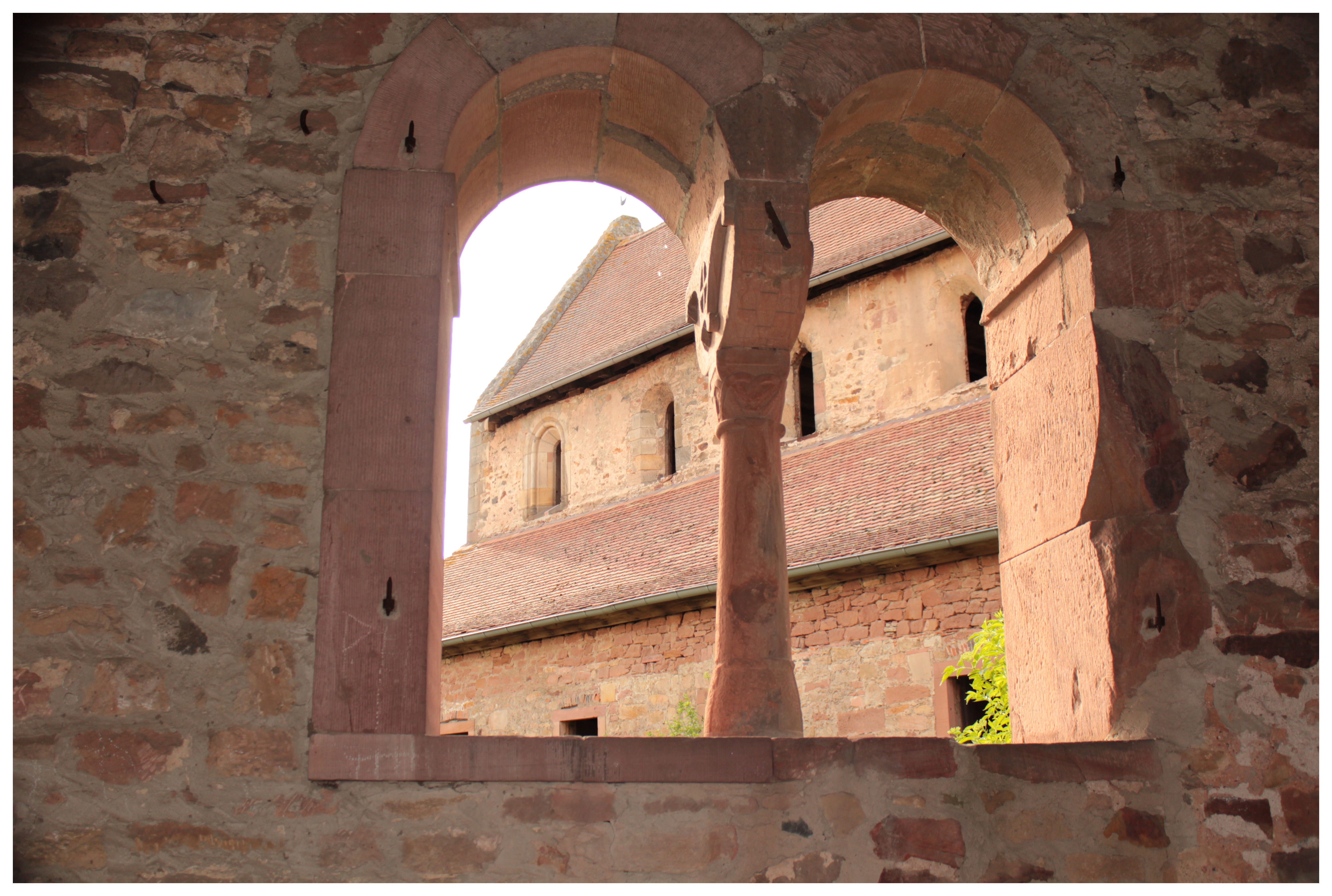Konradsdorf, Blick vom „Nonnenhaus“ zur Klosterkirche