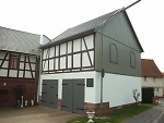 Ehemalige Synagoge mit Gedenktafel, Blick aus nördlicher Richtung (2009)
