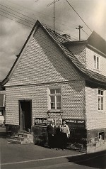Uttrichshausen: Das zum Wohnhaus umgebaute ehemalige Synagogengebäude (1970er Jahre) Vorschaubild
